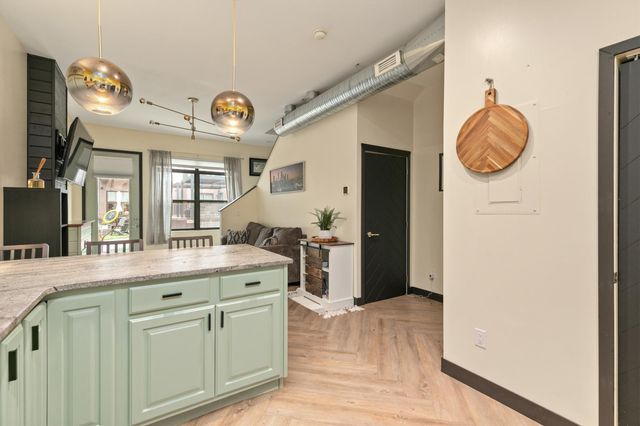 400 E Locust Street 102, Des Moines, IA 50309