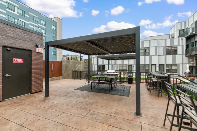 400 E Locust Street 102, Des Moines, IA 50309