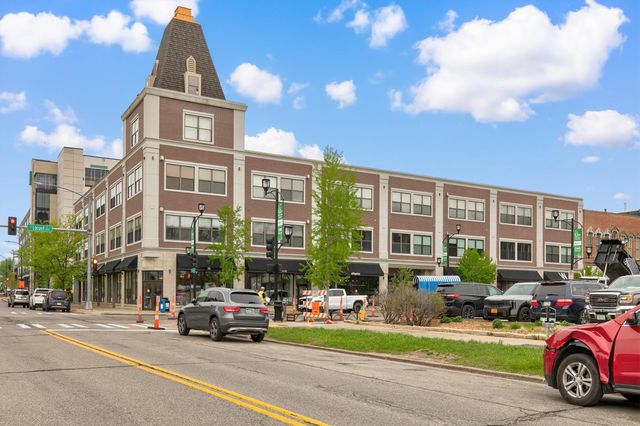 400 E Locust Street 102, Des Moines, IA 50309