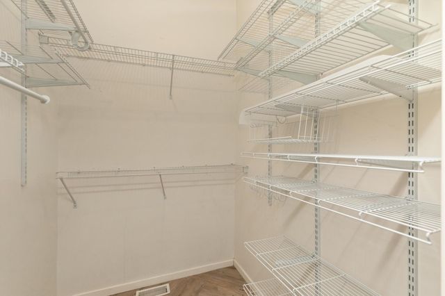 400 E Locust Street 102, Des Moines, IA 50309