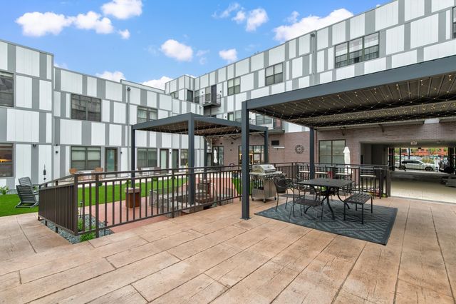 400 E Locust Street 102, Des Moines, IA 50309