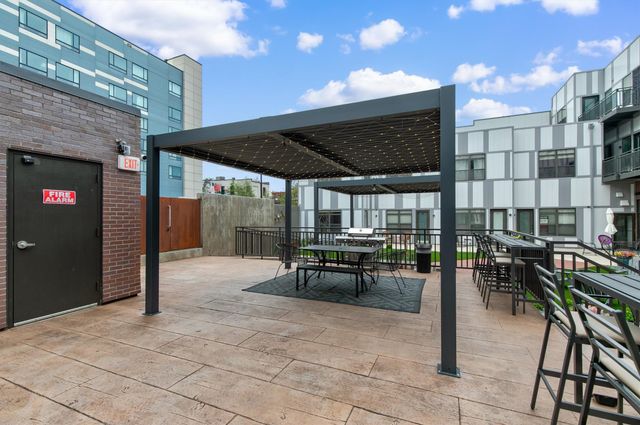 400 E Locust Street 102, Des Moines, IA 50309