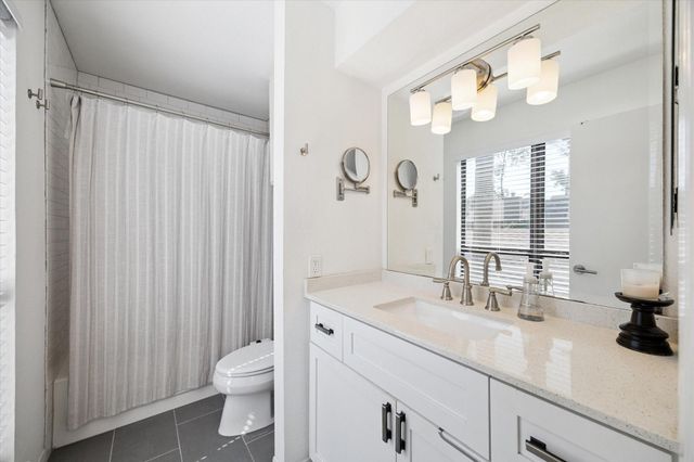 701 Bering Drive 402, Houston, TX 77057