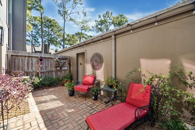 701 Bering Drive 402, Houston, TX 77057