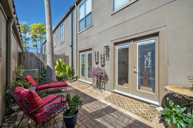 701 Bering Drive 402, Houston, TX 77057