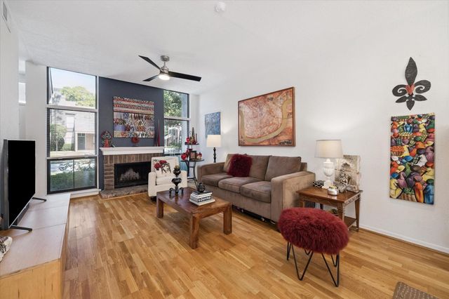 701 Bering Drive 402, Houston, TX 77057