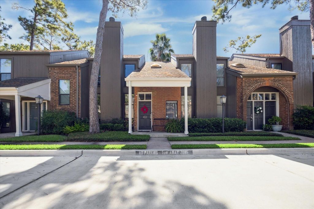 701 Bering Drive 402, Houston, TX 77057