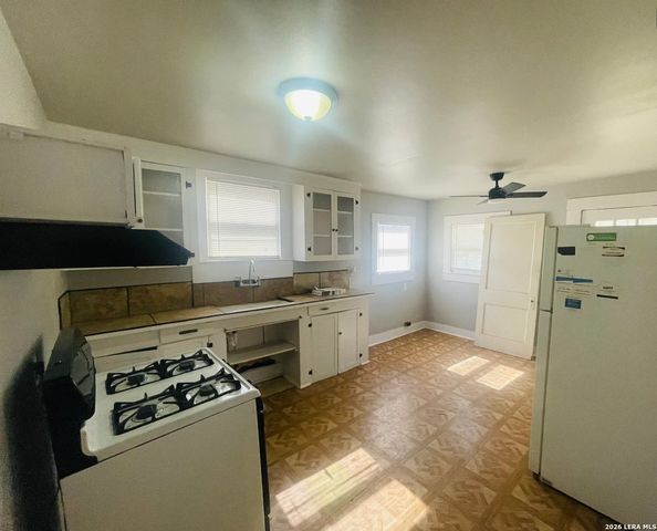 105 MOUNT VERNON CT, San Antonio, TX 78223