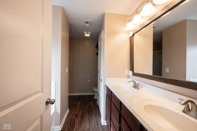 11910 Riley Drive 5, Zionsville, IN 46077