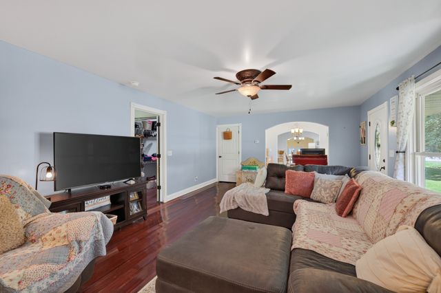 255 Sandy Rd, Dover, TN 37058