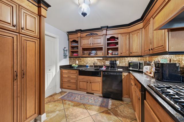 255 Sandy Rd, Dover, TN 37058