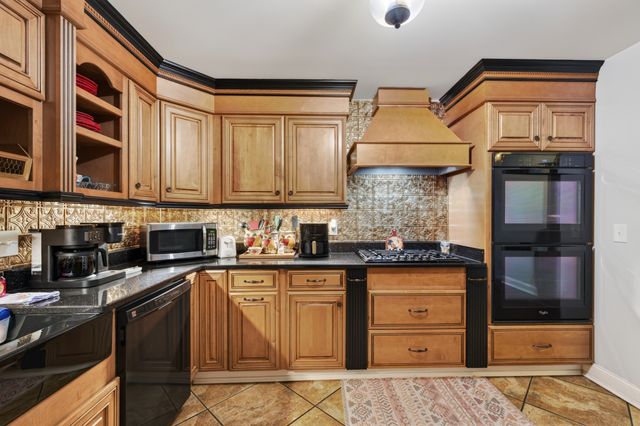 255 Sandy Rd, Dover, TN 37058