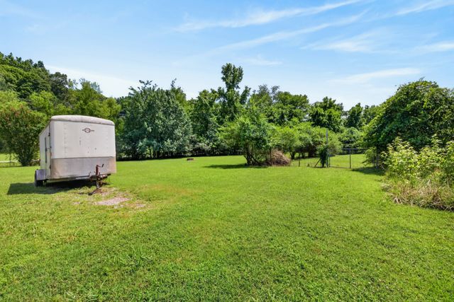 255 Sandy Rd, Dover, TN 37058
