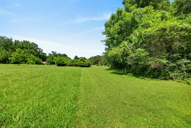 255 Sandy Rd, Dover, TN 37058