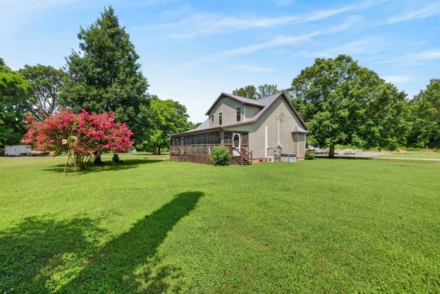 255 Sandy Rd, Dover, TN 37058