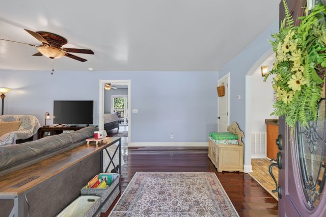 255 Sandy Rd, Dover, TN 37058