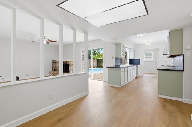 1709 Country Manor Road, Fort Worth, TX 76134