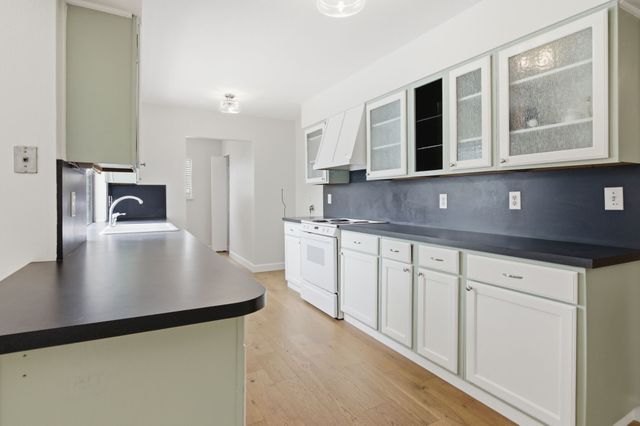 1709 Country Manor Road, Fort Worth, TX 76134