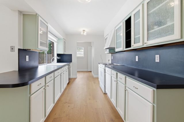 1709 Country Manor Road, Fort Worth, TX 76134