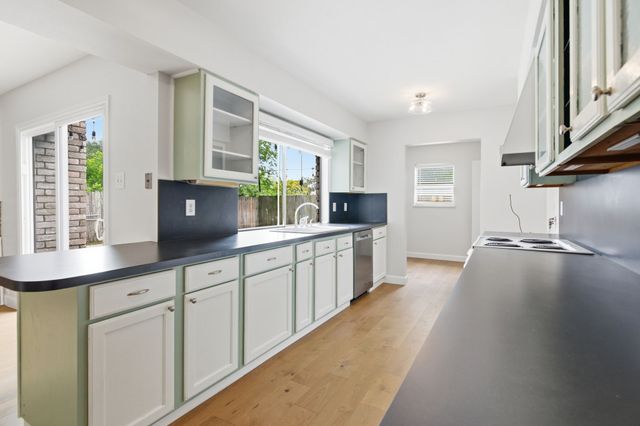 1709 Country Manor Road, Fort Worth, TX 76134