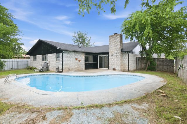 1709 Country Manor Road, Fort Worth, TX 76134