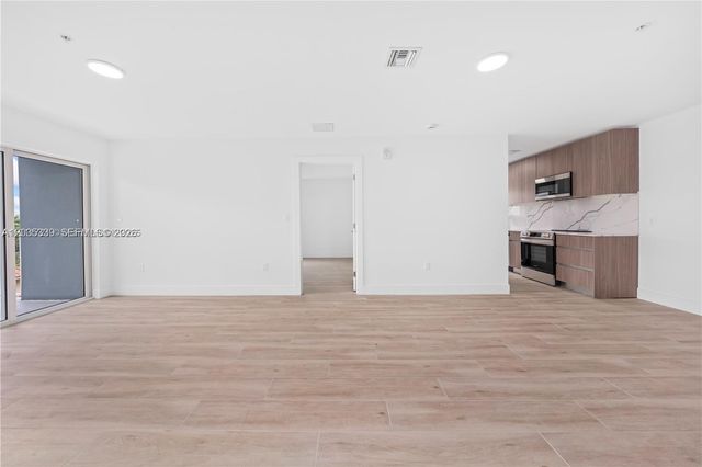 32 NW 14th Ave 4, Miami, FL 33125