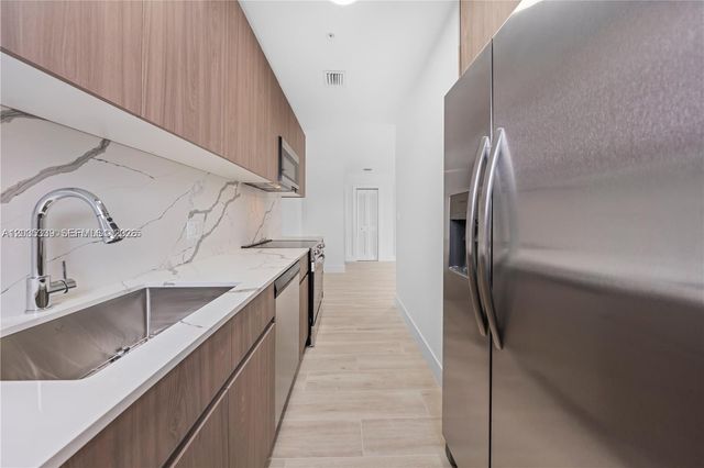 32 NW 14th Ave 4, Miami, FL 33125