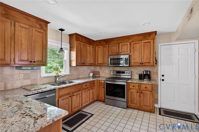 5404 Rock Harbour Rd, Midlothian, VA 23112