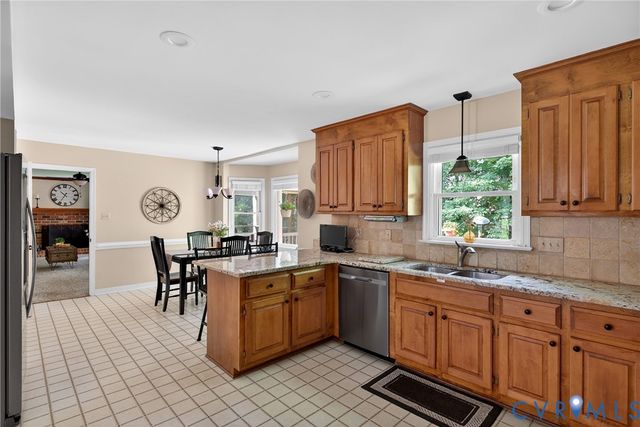 5404 Rock Harbour Rd, Midlothian, VA 23112