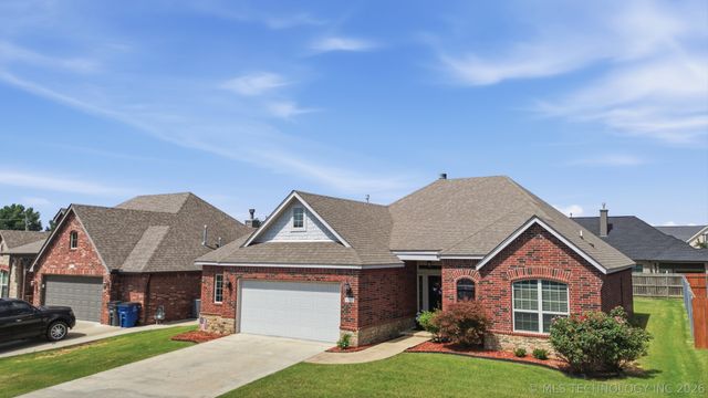 5012 S 182nd East Avenue, Tulsa, OK 74134