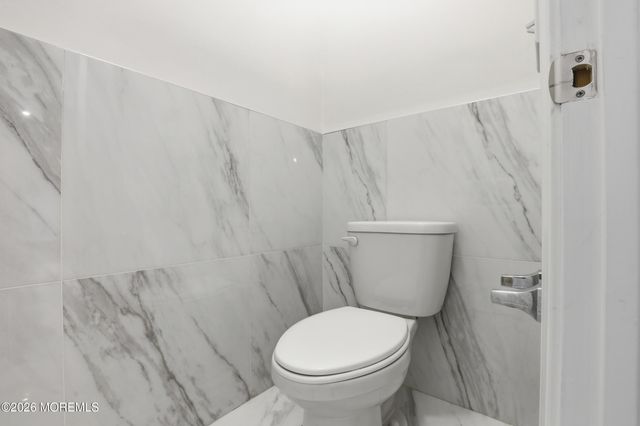 28 Golders Green Road, Lakewood, NJ 08701