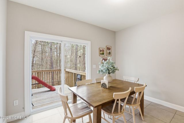 28 Golders Green Road, Lakewood, NJ 08701