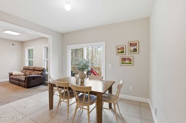 28 Golders Green Road, Lakewood, NJ 08701