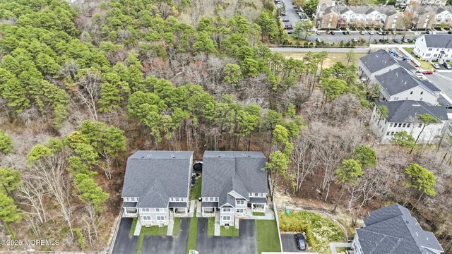 28 Golders Green Road, Lakewood, NJ 08701