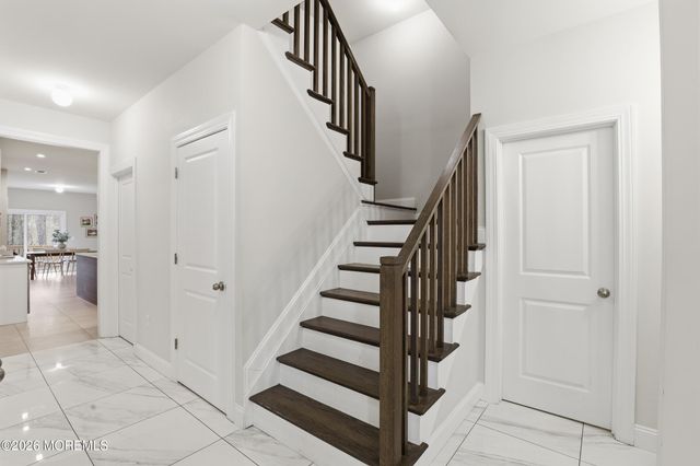 28 Golders Green Road, Lakewood, NJ 08701