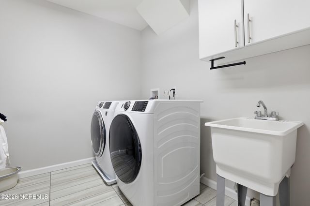 28 Golders Green Road, Lakewood, NJ 08701