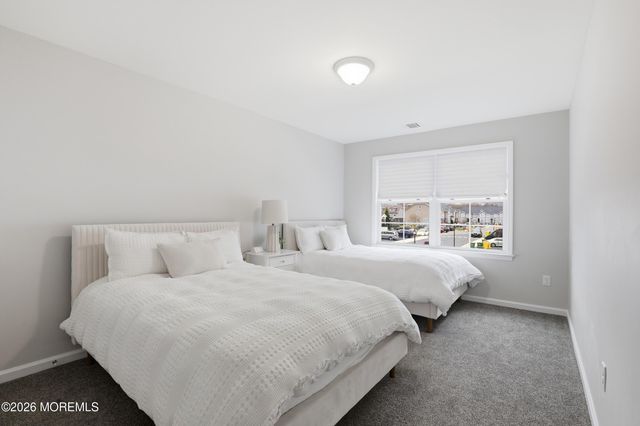 28 Golders Green Road, Lakewood, NJ 08701