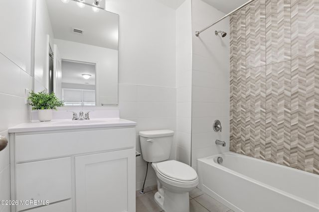 28 Golders Green Road, Lakewood, NJ 08701