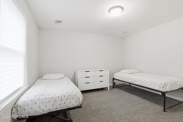 28 Golders Green Road, Lakewood, NJ 08701