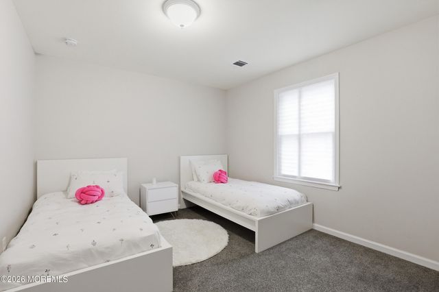 28 Golders Green Road, Lakewood, NJ 08701