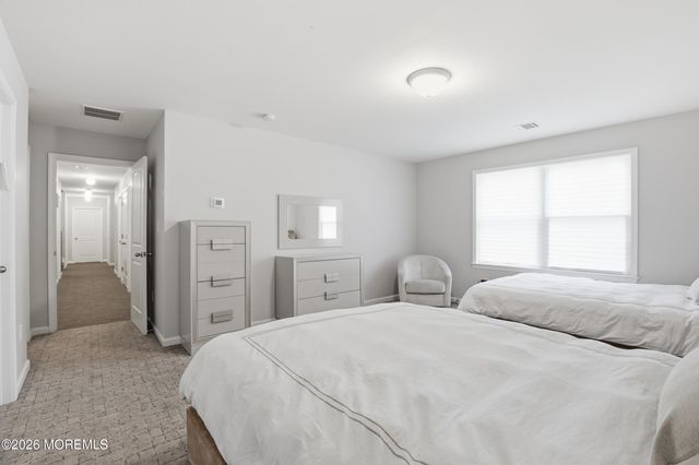 28 Golders Green Road, Lakewood, NJ 08701