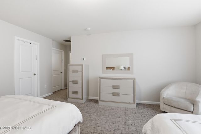 28 Golders Green Road, Lakewood, NJ 08701