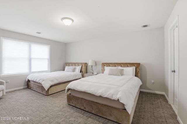 28 Golders Green Road, Lakewood, NJ 08701