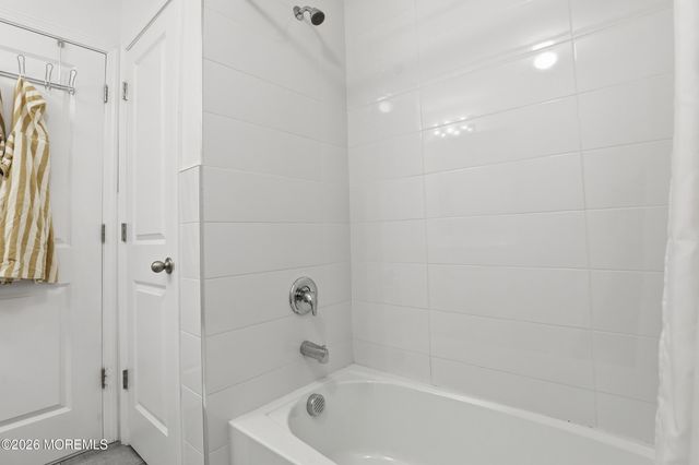 28 Golders Green Road, Lakewood, NJ 08701