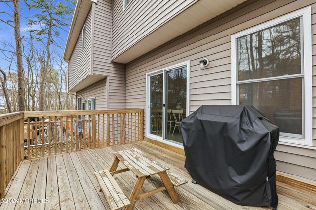 28 Golders Green Road, Lakewood, NJ 08701