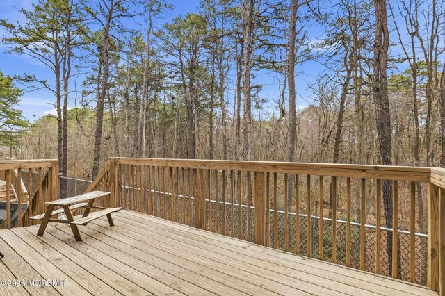 28 Golders Green Road, Lakewood, NJ 08701