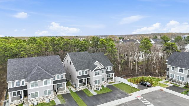 28 Golders Green Road, Lakewood, NJ 08701