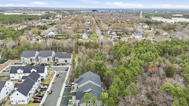 28 Golders Green Road, Lakewood, NJ 08701