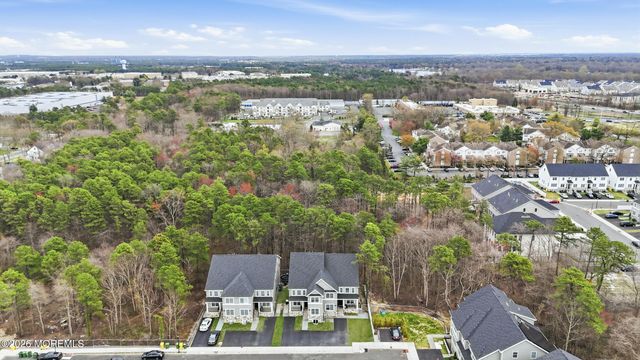 28 Golders Green Road, Lakewood, NJ 08701