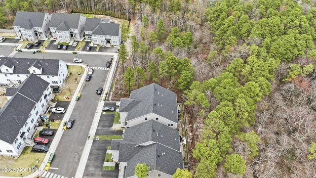 28 Golders Green Road, Lakewood, NJ 08701